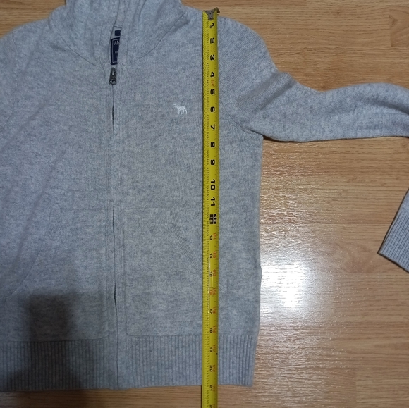 Abercrombie and Fitch 100% cashmere zippered hoodie cardigan. NWOT. Size xxs. - Picture 10 of 11